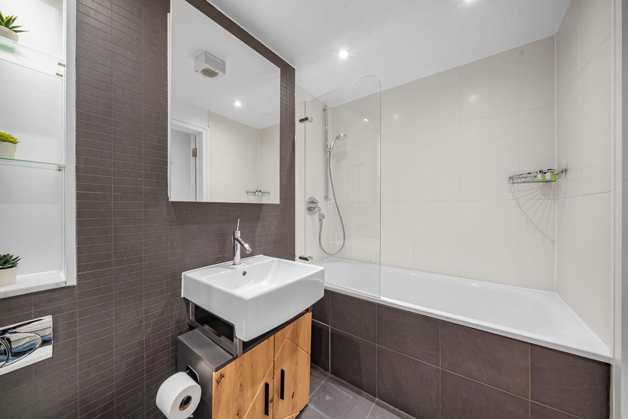 King'S Cross - 2Br With Terrace - Cityapartmentstay London Kültér fotó